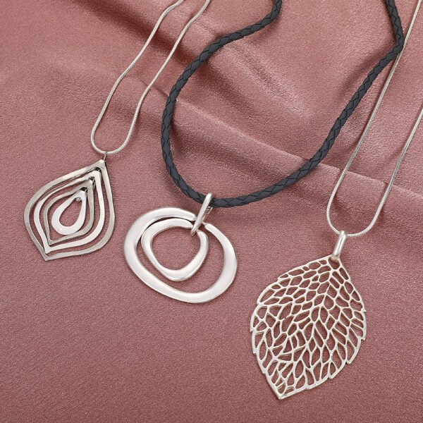 Retro Simple Metal Circle Pendant Necklace Creative Necklaces 3