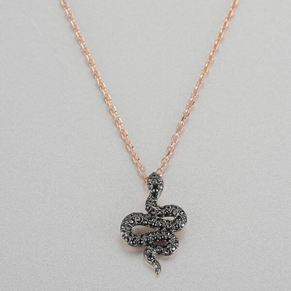 Lovely Twisted Snake-shaped Clavicle Chain Pendant Accessories 9