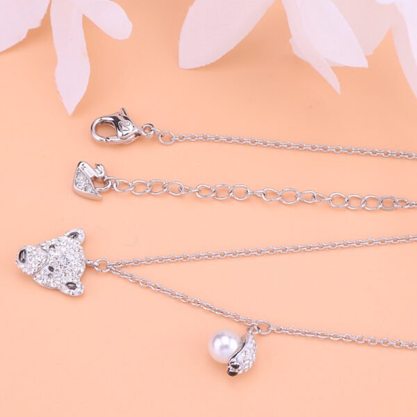 Lovely Twisted Snake-shaped Clavicle Chain Pendant Accessories 5