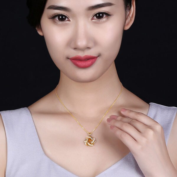 Low Luxury Plated 18k Golden Crystal Necklace Full Diamond Flower Gold Pendant Necklaces 4