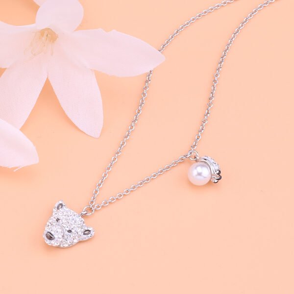 Lovely Twisted Snake-shaped Clavicle Chain Pendant Accessories 4
