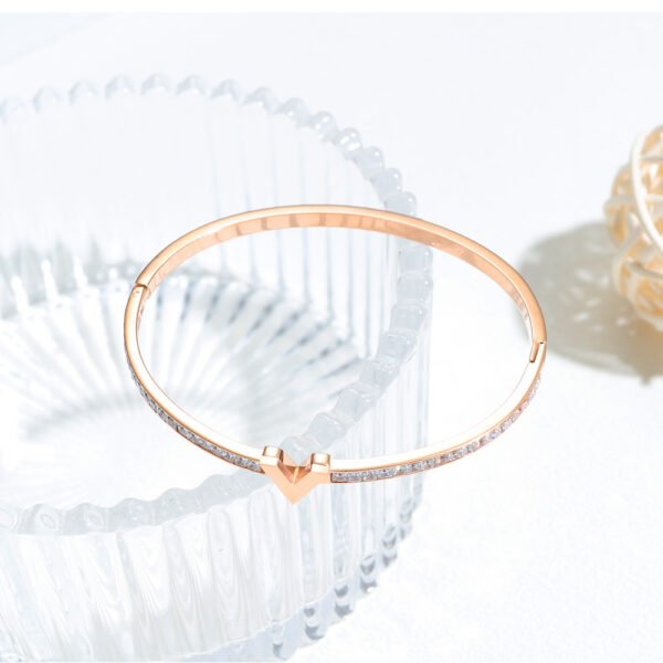 Women’s titanium letter V rose gold diamond bracelet Bracelets 6