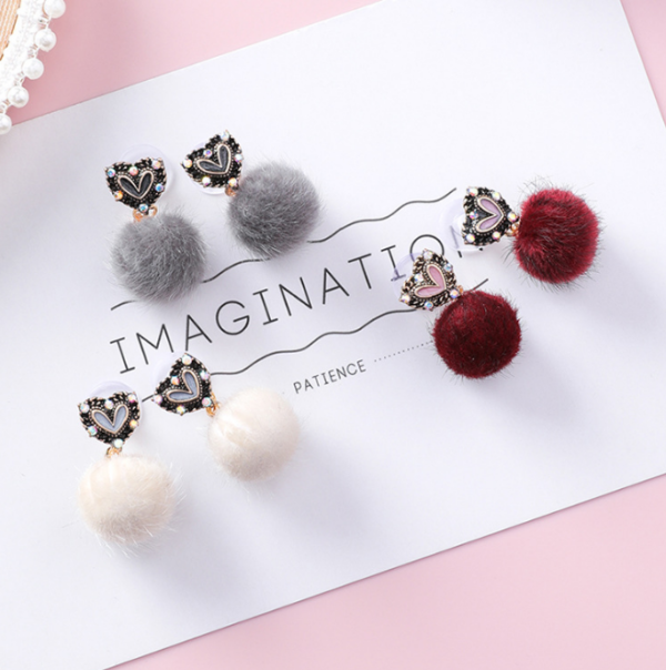 Winter new sweet temperament cute heart-shaped hair ball earrings personalized diamond love earrings earrings 925 silver needle Earrings 4