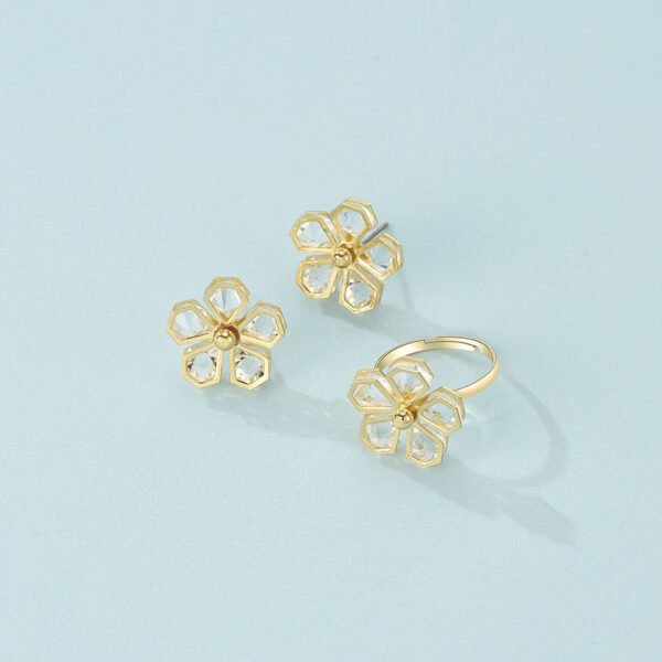 New Sweet And Exaggerated Earrings Female Retro Earrings 4