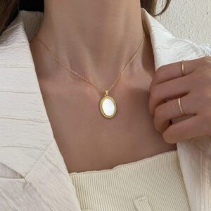 Fashion Baroque Inlaid White Shell Oval Necklace Necklaces