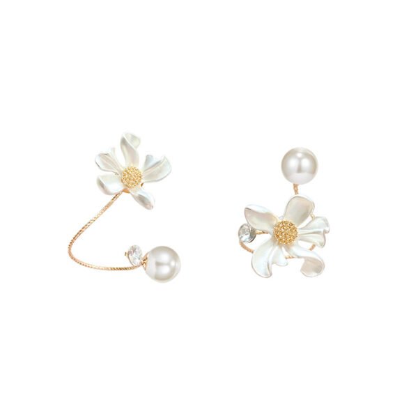 Asymmetrical white flower pearl earrings Earrings 3