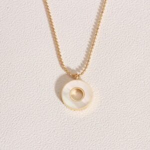 Vintage 18K Gold Short Necklace White Shell Round Plate Necklaces