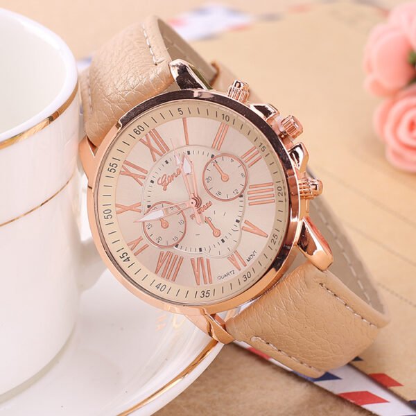 A derivative of the explosion in Geneva on behalf of the spot gold shell Beige three eye literal Rome digital Leather Strap Watch0 watches 6