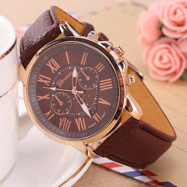 A derivative of the explosion in Geneva on behalf of the spot gold shell Beige three eye literal Rome digital Leather Strap Watch0 watches 8