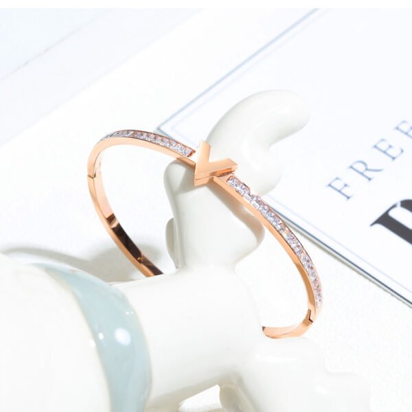 Women’s titanium letter V rose gold diamond bracelet Bracelets 5