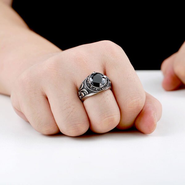 Vintage Hand Jewelry Stainless Steel Inlaid Sapphire Carved Men’s Ring Personalized Titanium Steel Ring Rings 8