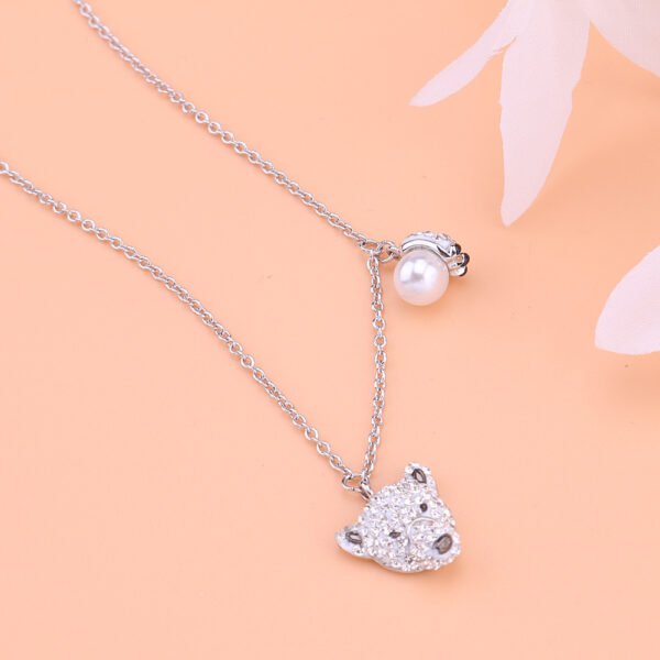 Lovely Twisted Snake-shaped Clavicle Chain Pendant Accessories 3