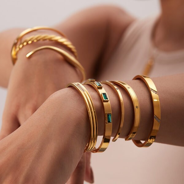 Fashionable And Versatile Gold-plated Stainless Steel Bracelets With Zirconia Bracelets 3