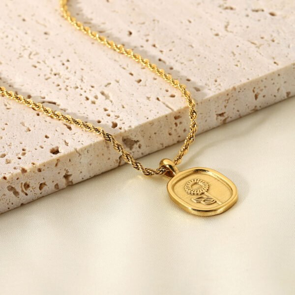 18K Gold Plated 316l Stainless Steel Oval Coin Rose Pendant Necklace Necklaces 4