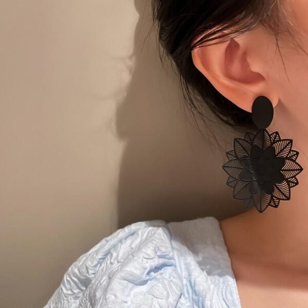 Exaggerated Sen-line Black Flower Earrings Earrings 4