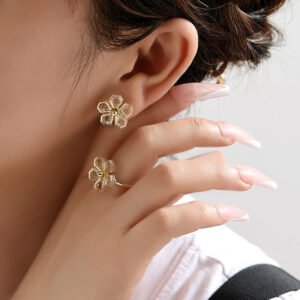 New Sweet And Exaggerated Earrings Female Retro Earrings