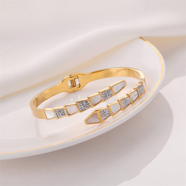 Fashion Gold Disc Love Letter Bracelet For Women Simple And Versatile Bracelets 9