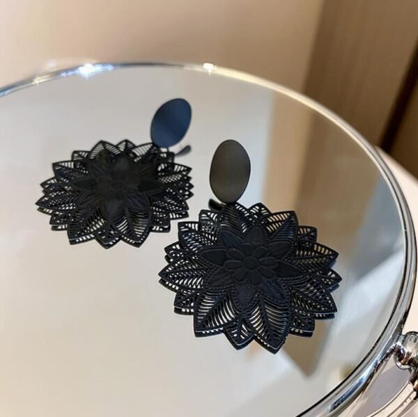 Exaggerated Sen-line Black Flower Earrings Earrings 3