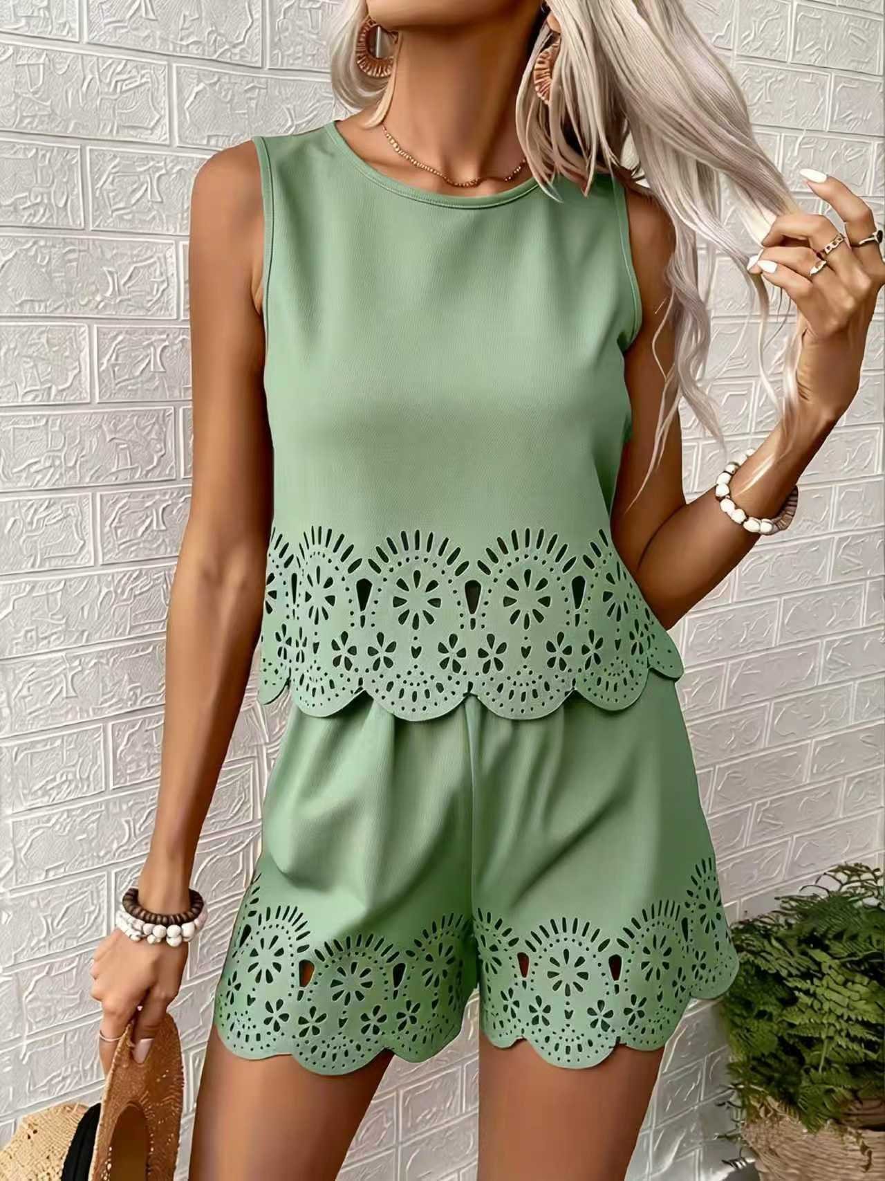 Elegant Hollow-Out Jewelry Set 10 Elegant Hollow-Out Jewelry Set 10