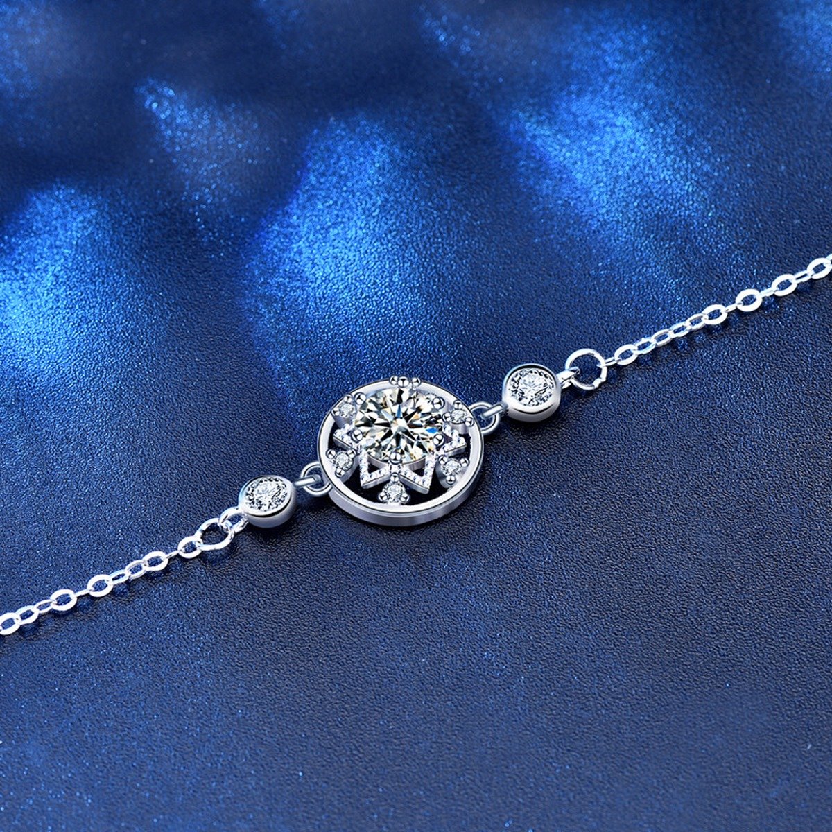 Moissanite Bracelet Sterling Silver – Dreamcatcher Medallion, 0.5 Carat 1 moissanite bracelet sterling silver – medallion detail